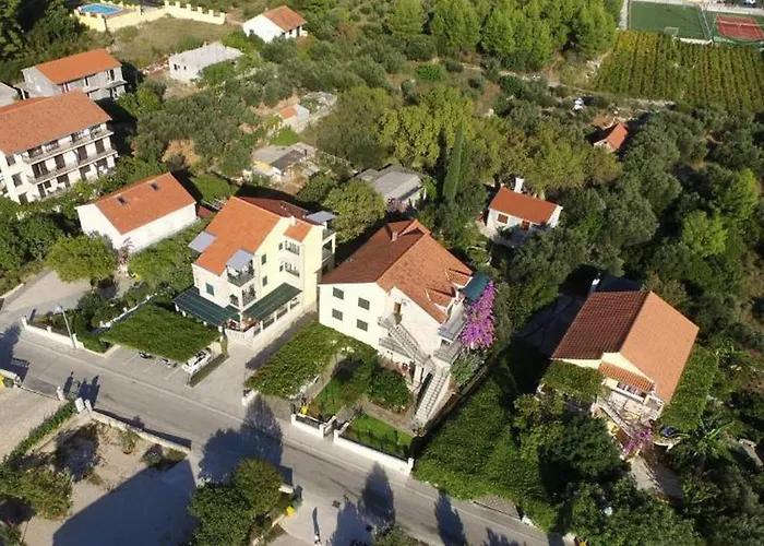Apartments Maestral